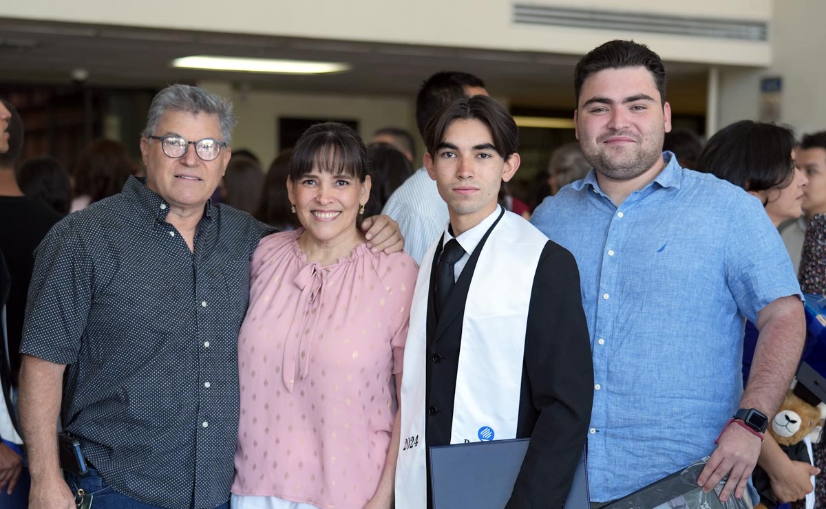 Javier, Marcela, Daniel y Fernando