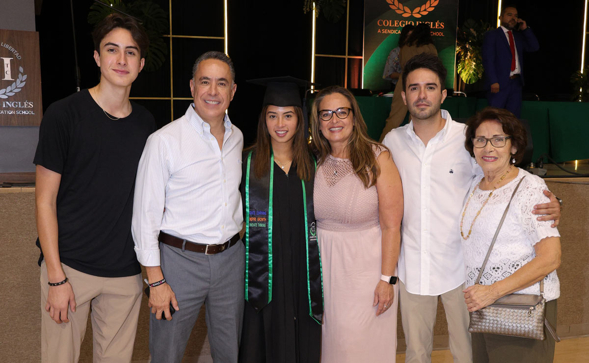 Leo, Guillermo, María Teresa, Mayte, Memo y Armanda