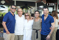 Roberto, Roberto, Patricia, Laila y Adrián