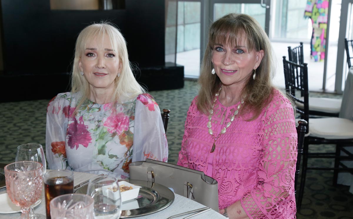 Ana María González de Zambrano y Graciela García