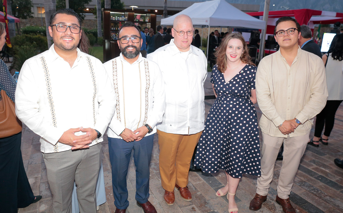 César Alejandro Valencia, Ángel Muñoz, Daniel Sturgeon, Ellison Craft y Francisco Elizondo / Foto: Daniel Saldívar