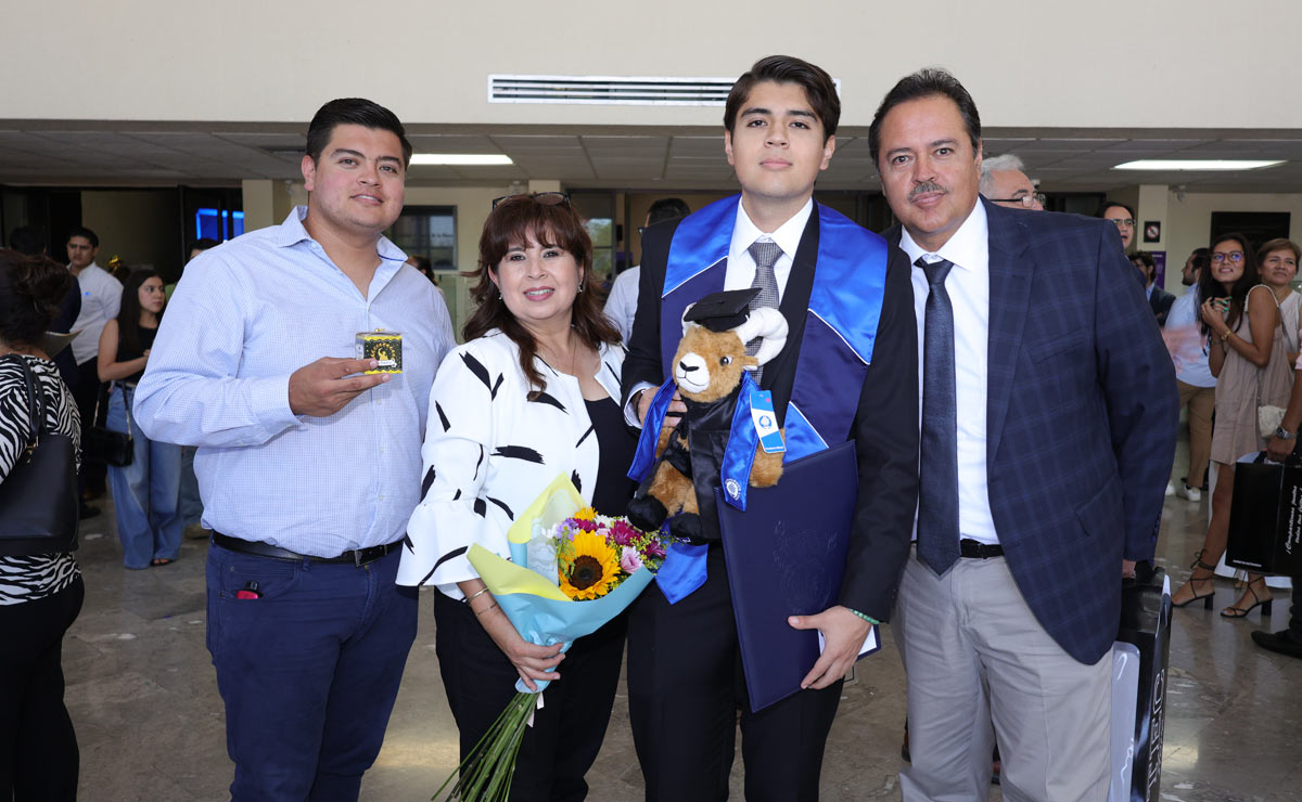 Erubiel, Claudia, Jesús y Erubiel
