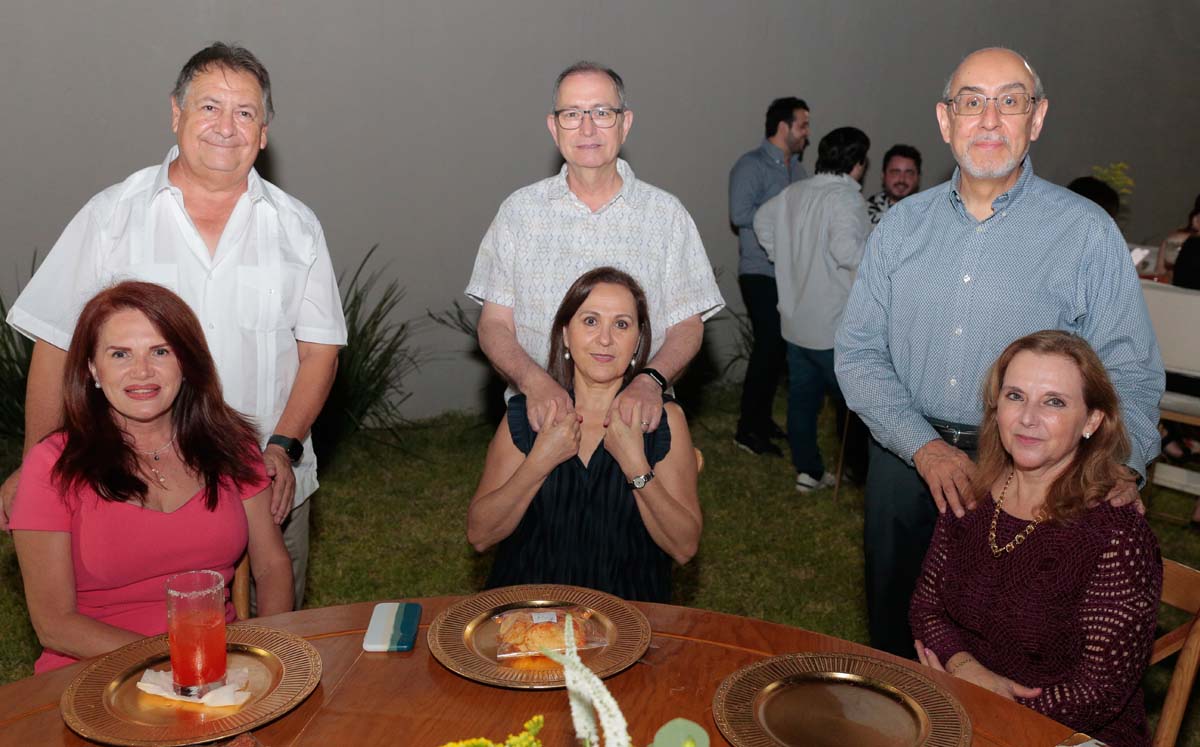 Guillermo Fernández, Chelo Duque, Lucía de la Garza, Hernán Deldado, Luly Olvera y Roberto Olvera