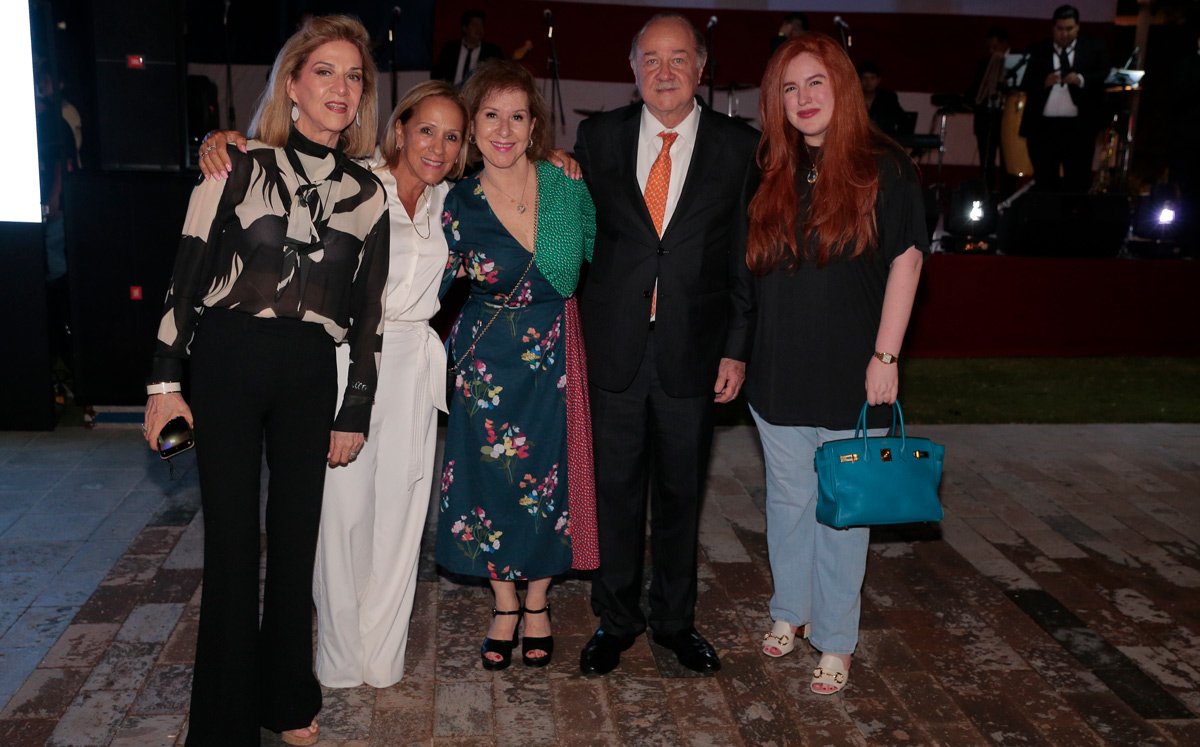 Mina Gustafsson, Gina Manautou de Maiz, Ofelia Treviño de Navarro, Javier Navarro y Vicky Morales Kuhne / Foto: Daniel Saldívar