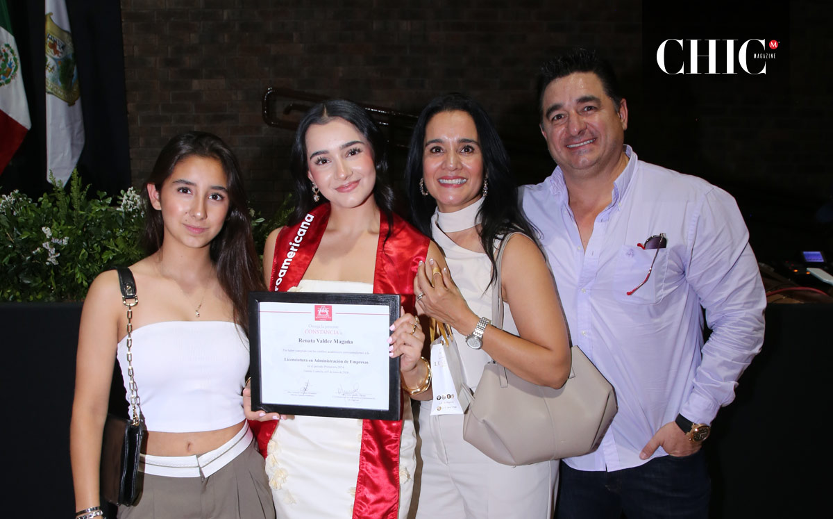 Valentina, Renata, Claudia  y Jesús