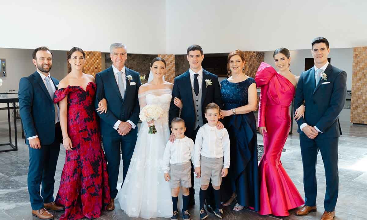 Adrián Senderos, Marian Canales, Carlos Canales, Ana Karen Moreno, Carlos Canales, Isidro Senderos, Severiano Senderos, Janet Robredo, Sofía González