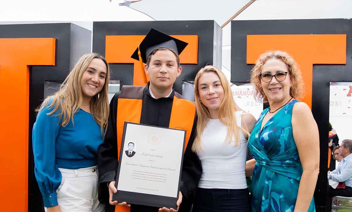 Samantha González, Samantha GL, Ángel Corzo, Claudia Corzo, y Claudia Lezama
