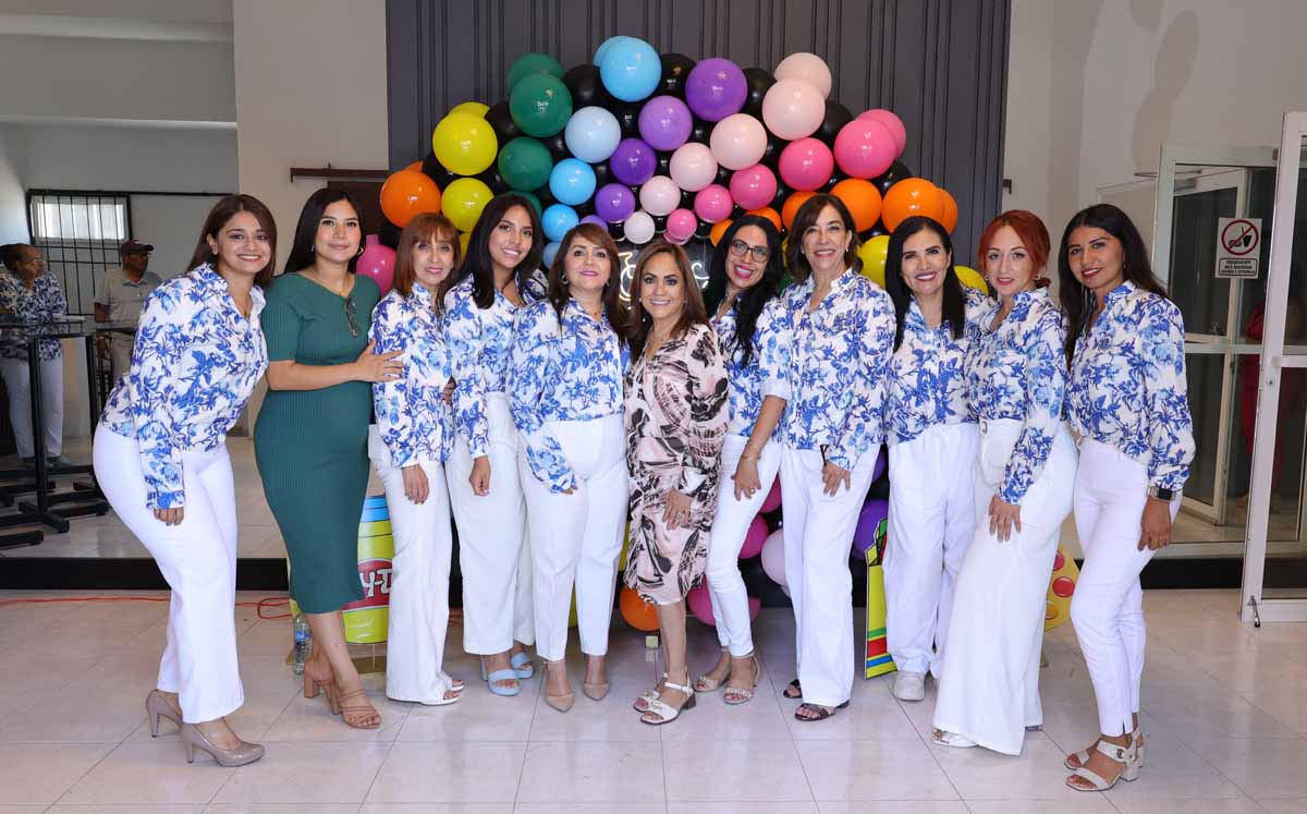Areli, Michel, Martha, Aurora, Verónica, Linda, Marie, María, Ale, Cinthia y Mayela