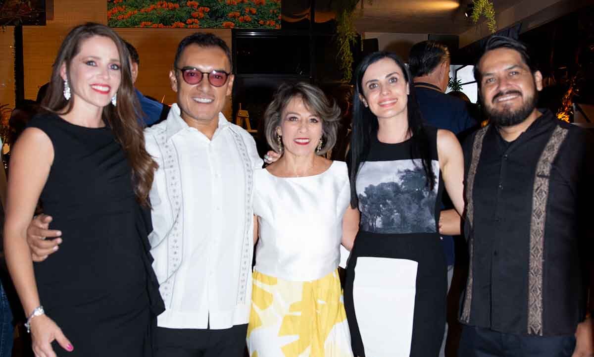 Isabel Gutierrez,  Rogelio Morales, Ofelia Rodríguez, Lucia Williams y José Alberto Canseco