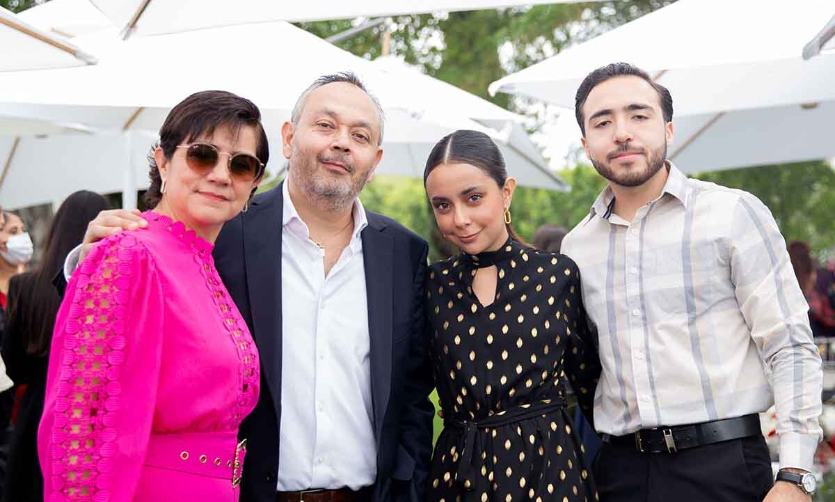 Martha Mary Aguilar, David Aguilar,  Martha María Pacheco y Yisus Bashchush