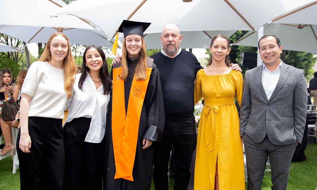 Mari Segura, Elena Espinosa, Luz Espinosa, Alfredo Santillan, Norma Franco e Issac Espinosa