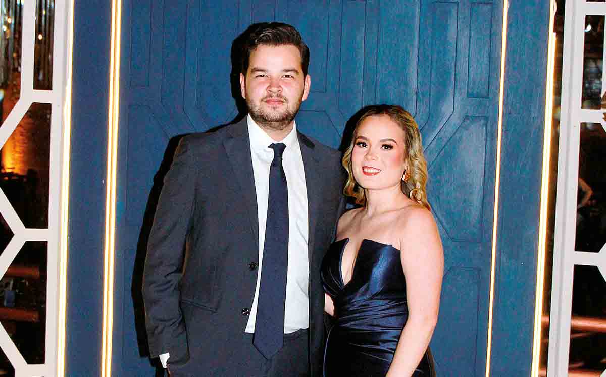 ANDRÉS GARCÍA Y ANA REGINA QUINTANILLA nos regalaron sus mejores sonrisas en su graduación