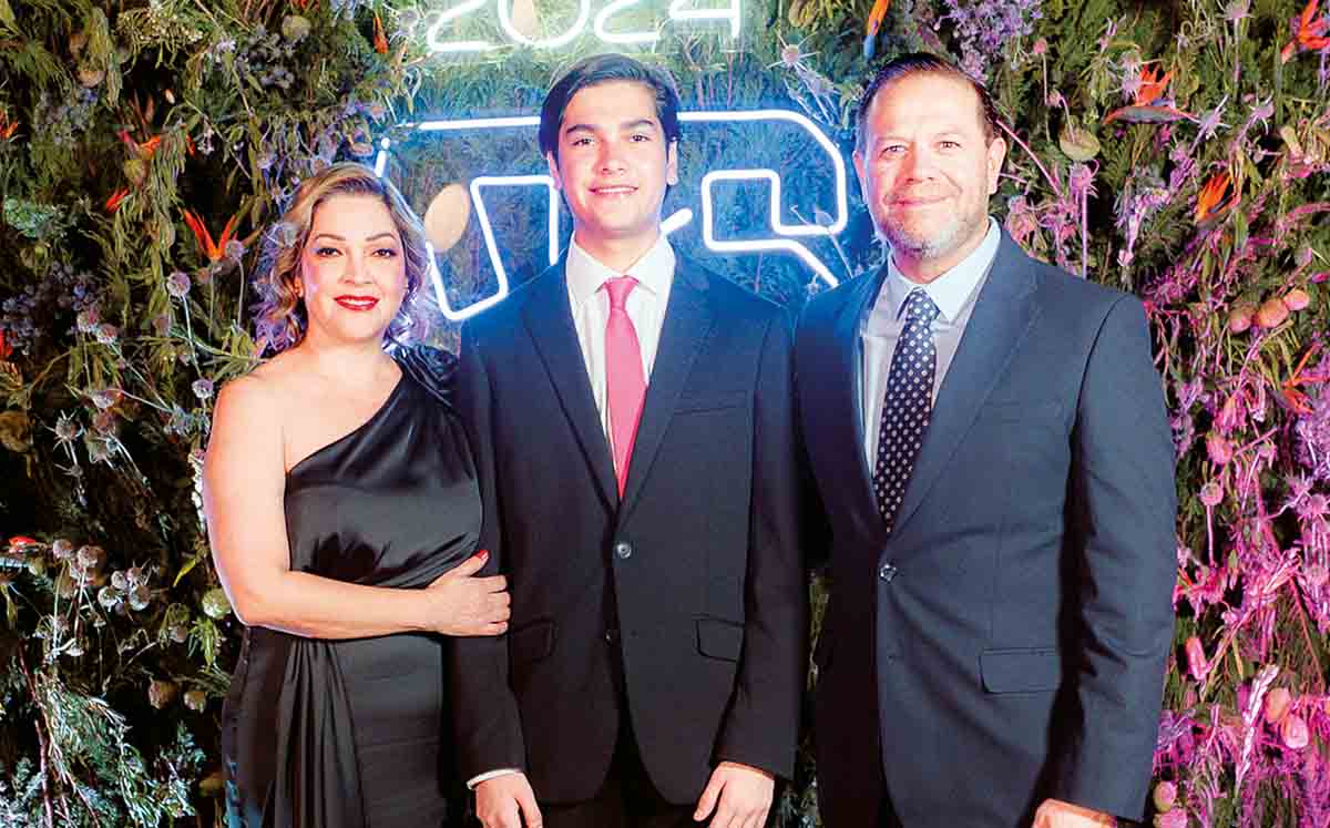 ISABEL REYES, SANTIAGO DÍAZ Y VÍCTOR DÍAZ estuvieron encantados con la decoración de Hello Leonarda