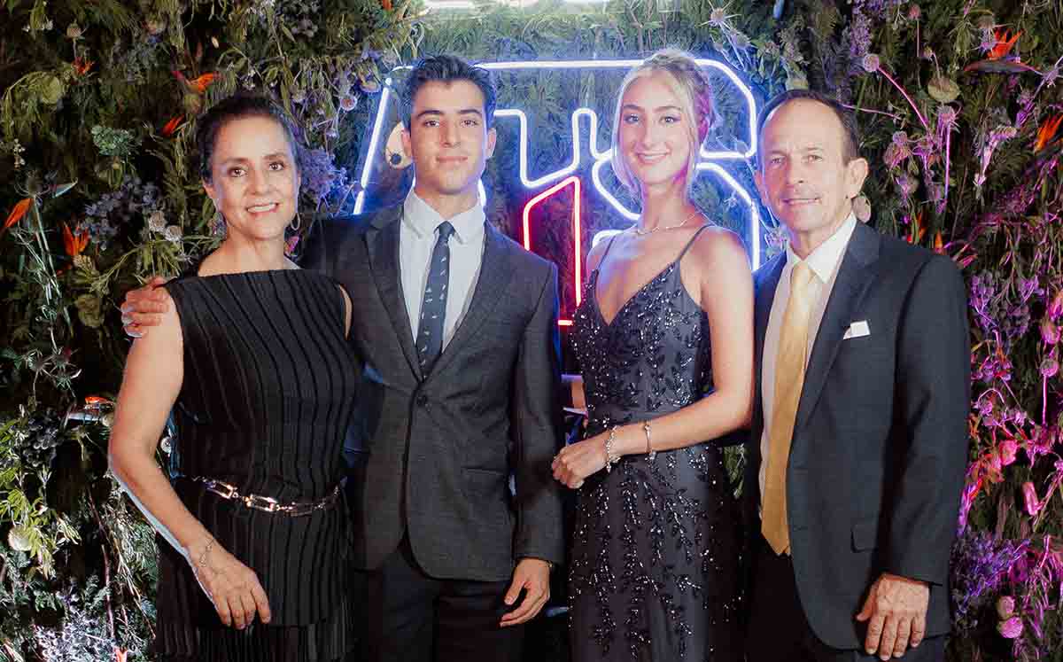 LULY DE GALNARES, ANDER GALNARES, ARIANNE GALNARES Y CARLOS GALNARES lucen geniales bajo nuestra lente