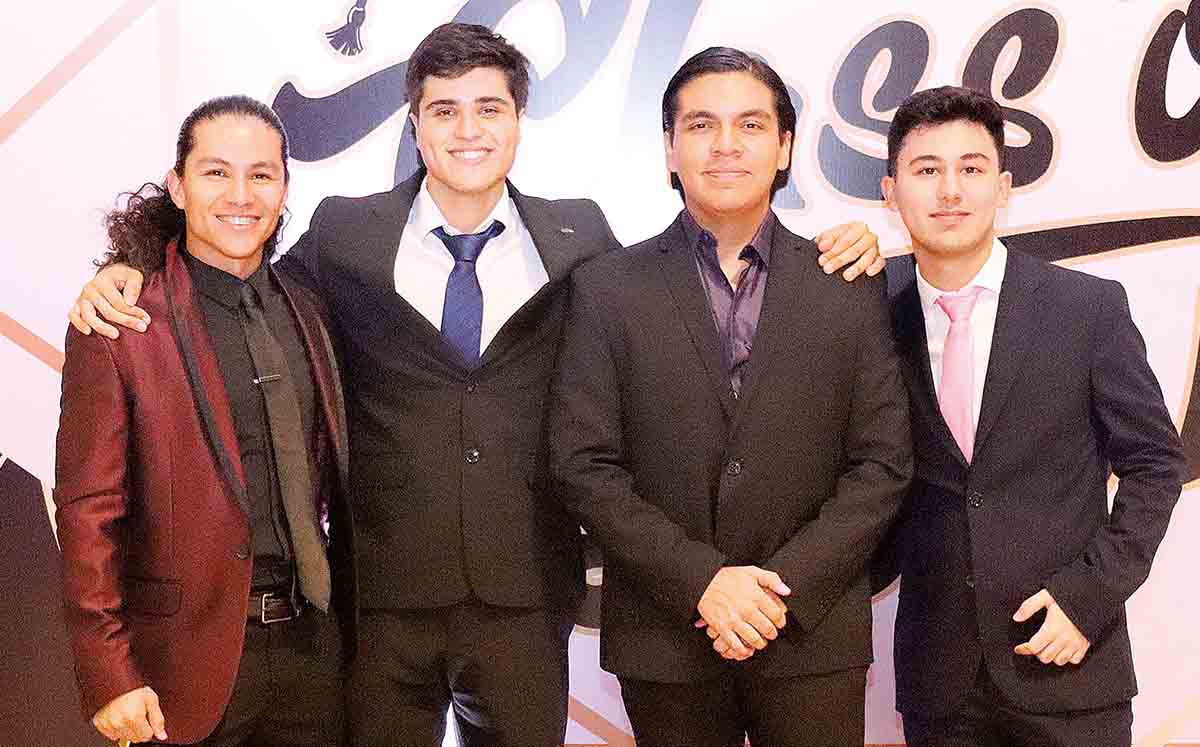 ALEJANDRO GALLEGOS, CÉSAR NÚÑEZ, DAVID MACÍAS Y PABLO ANDRÉ AZUARA nos regalaron sus mejores sonrisas