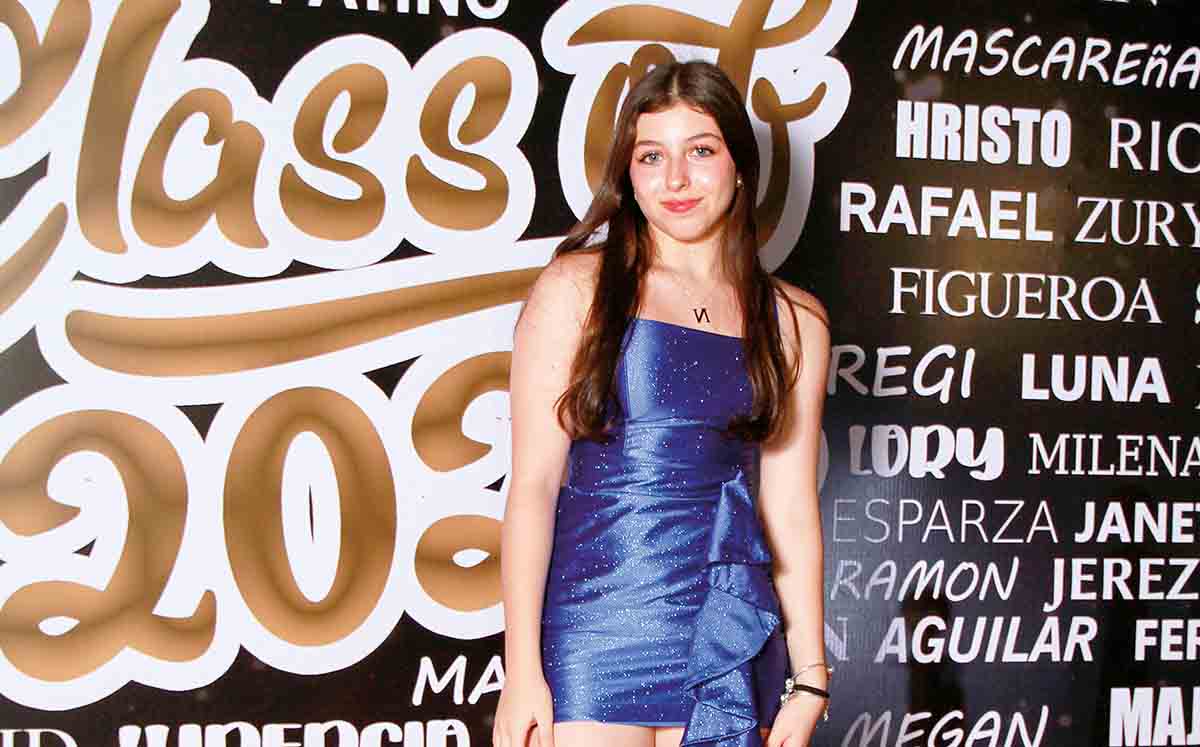 MICHELLE DÁVILA disfrutó de su graduación a lo grande