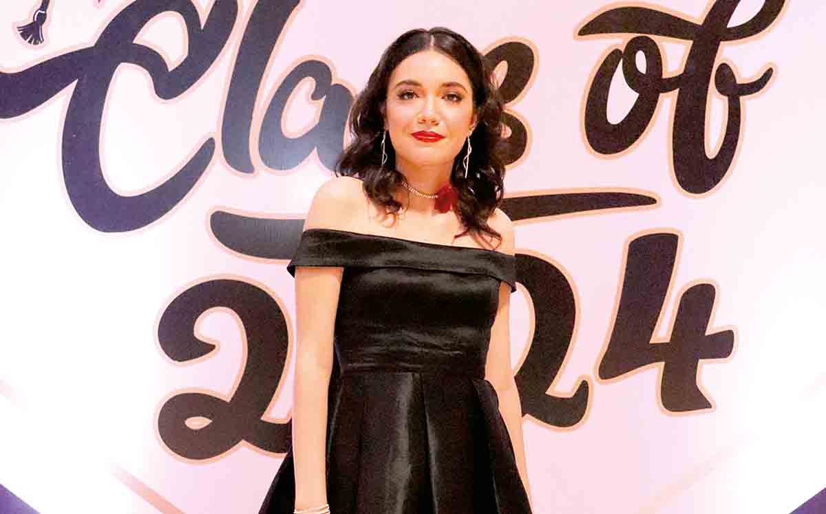 IMELDA ZAMORA orgullosa de culminar una etapa más