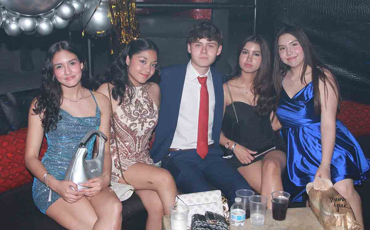 Asistentes disfrutaron de la música del DJ de la casa, Carlos Márquez