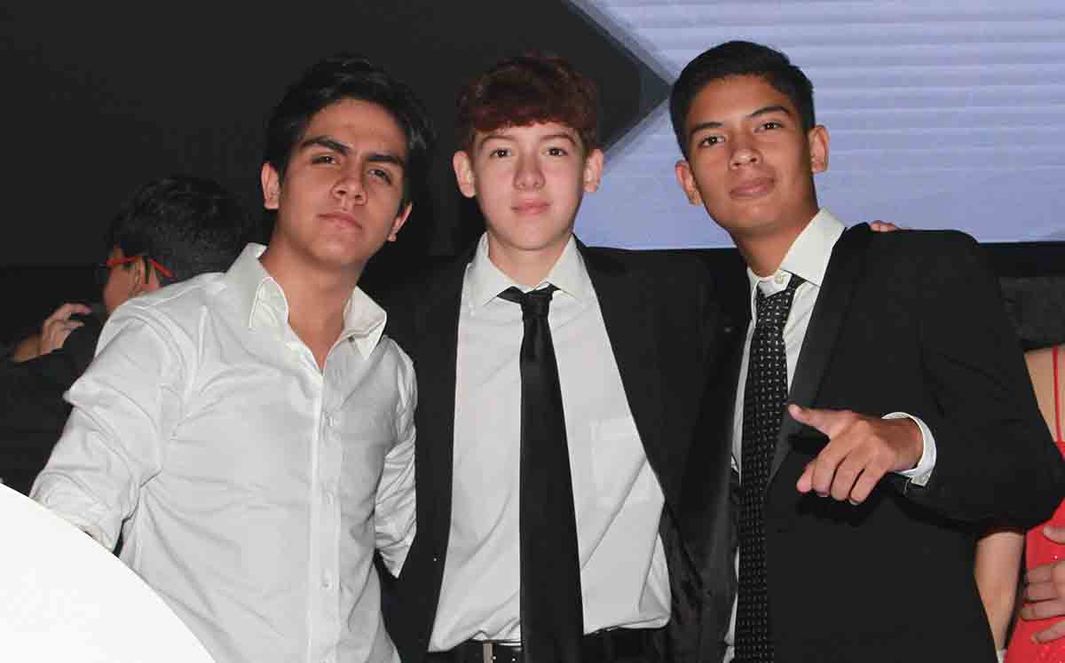 Asistentes llegaron puntuales a su graduación