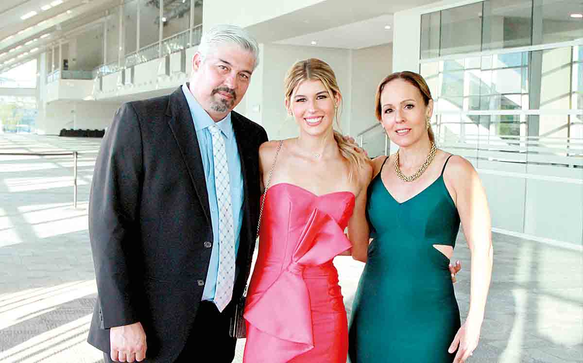 JORGE ELIZONDO, MARIALEX ELIZONDO Y LULÚ MEZA bailaron y cantaron los mejores éxitos del momento a cargo del DJ Jazz