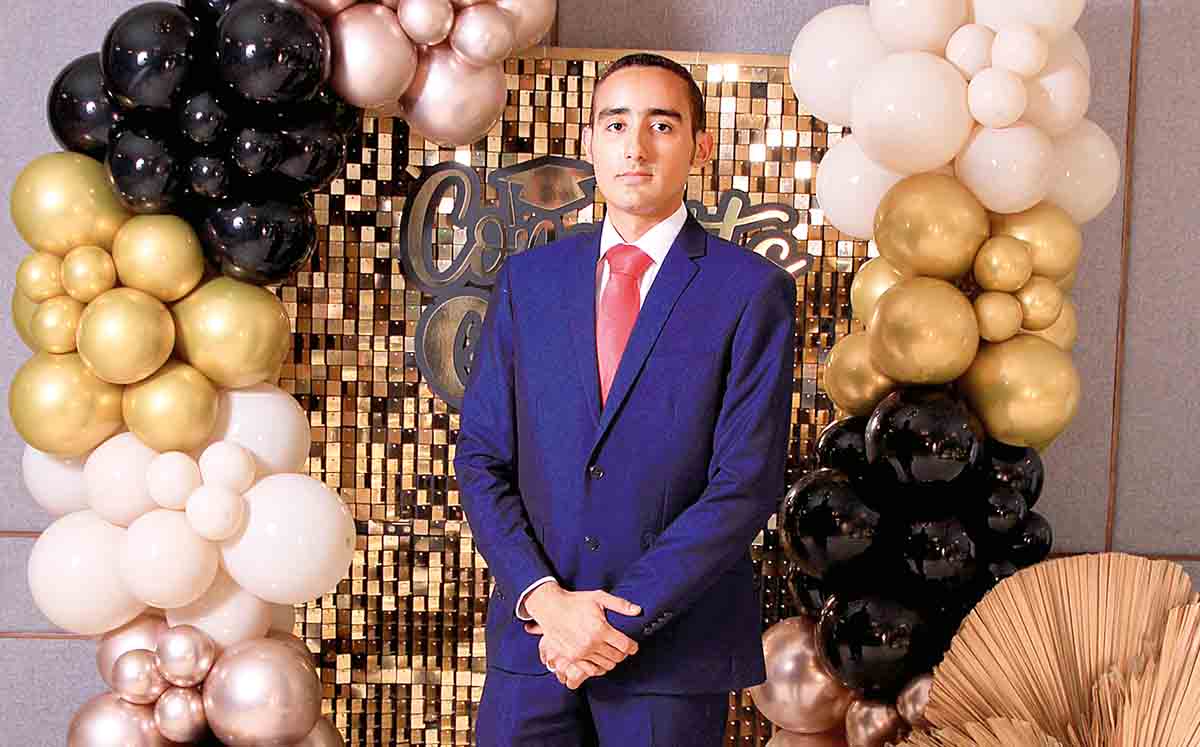 NICOLÁS PÉREZ celebró a lo grande de su graduación