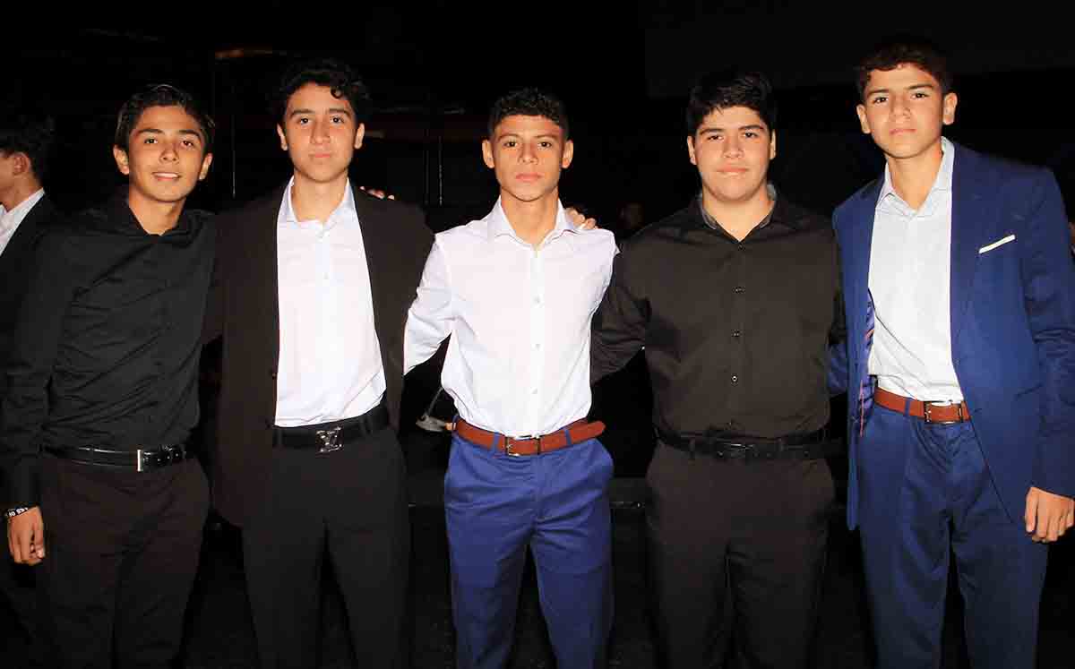 Asistentes llegaron puntuales a su graduación