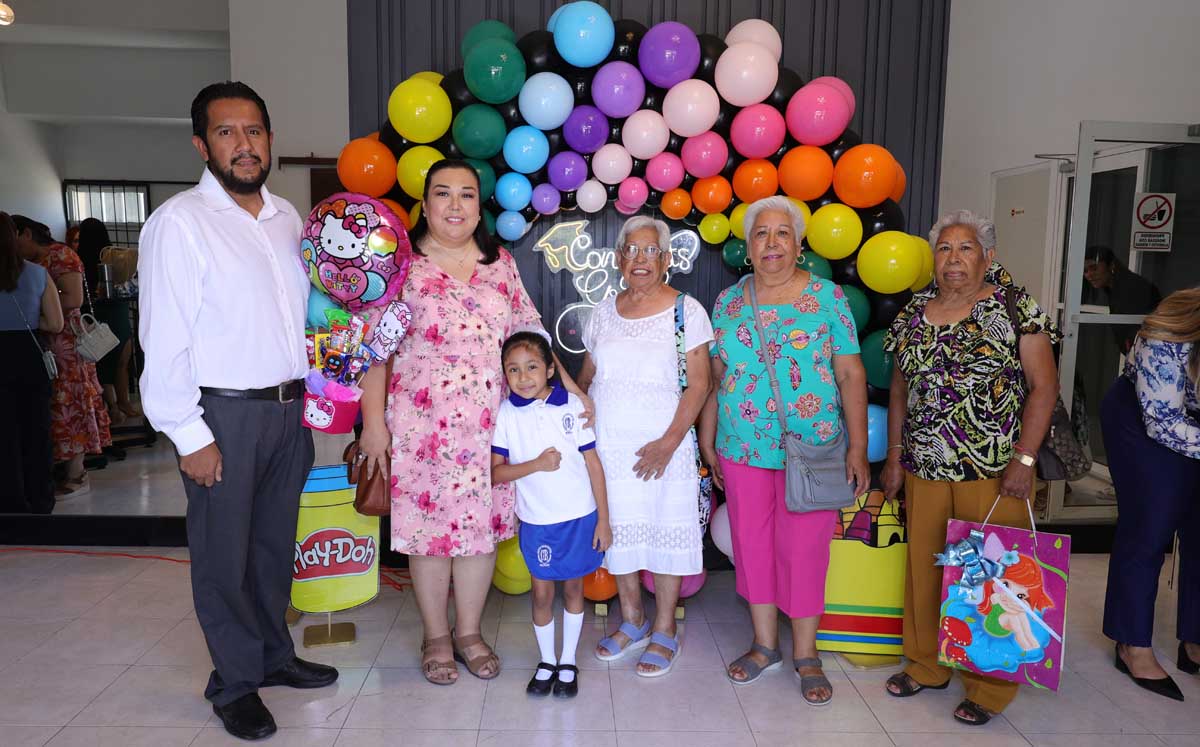 Luis Eduardo, Melina, Yuliana, Gloria, Rosa María y María Elena