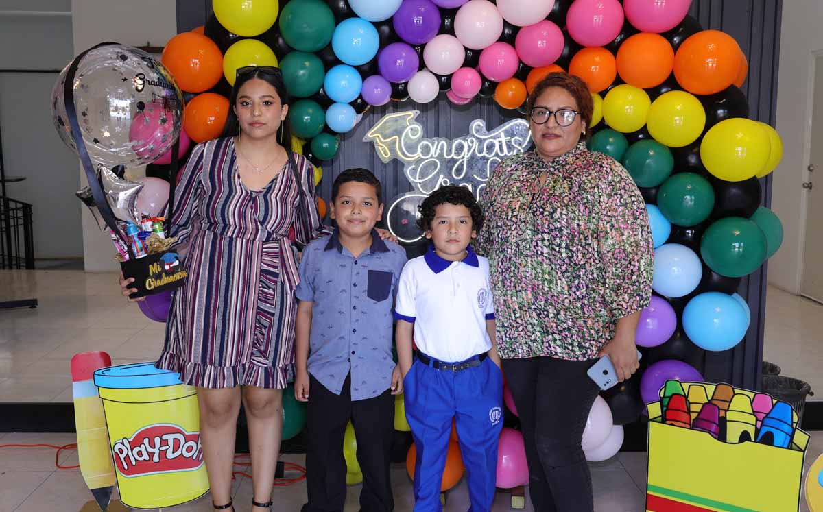 Pamela, Christopher, Alexis y Silvia