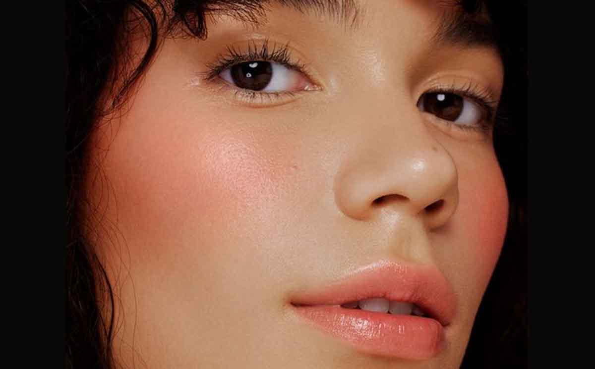 Tendencias de maquillaje y cabello para la play- 2024