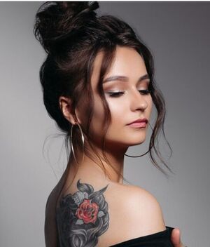 La zona del cuerpo donde se BORRAN rápido los tatuajes (Foto: Freepik)