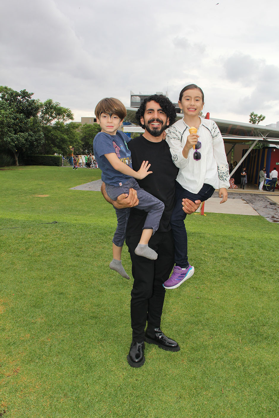 Andrés Gabriel Orellana, Andrés Orellana y Ana Lucía Orellana.