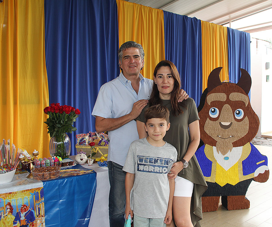 02 Antonio Velarca, Livier Copado y Mateo Velarca.