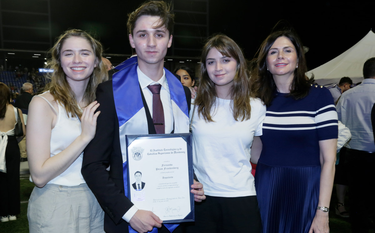 Eugenia Pozas, Fernando Pozas, Isabella Pozas y Morena Frankenberg / Foto: Omar Valdez