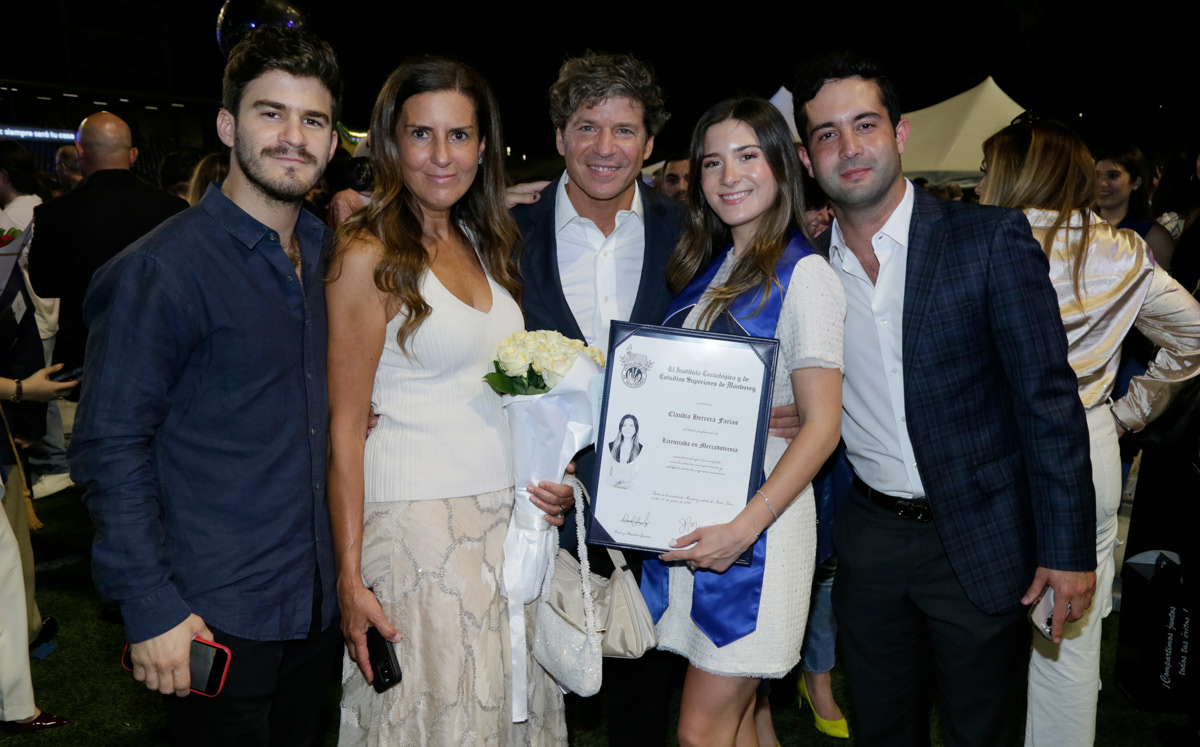 José Alberto Herrera, Claudia Farías de Herrera, José Alberto Herrera, Claudia Herrera y Javier Mtanous / Foto: Omar Valdez