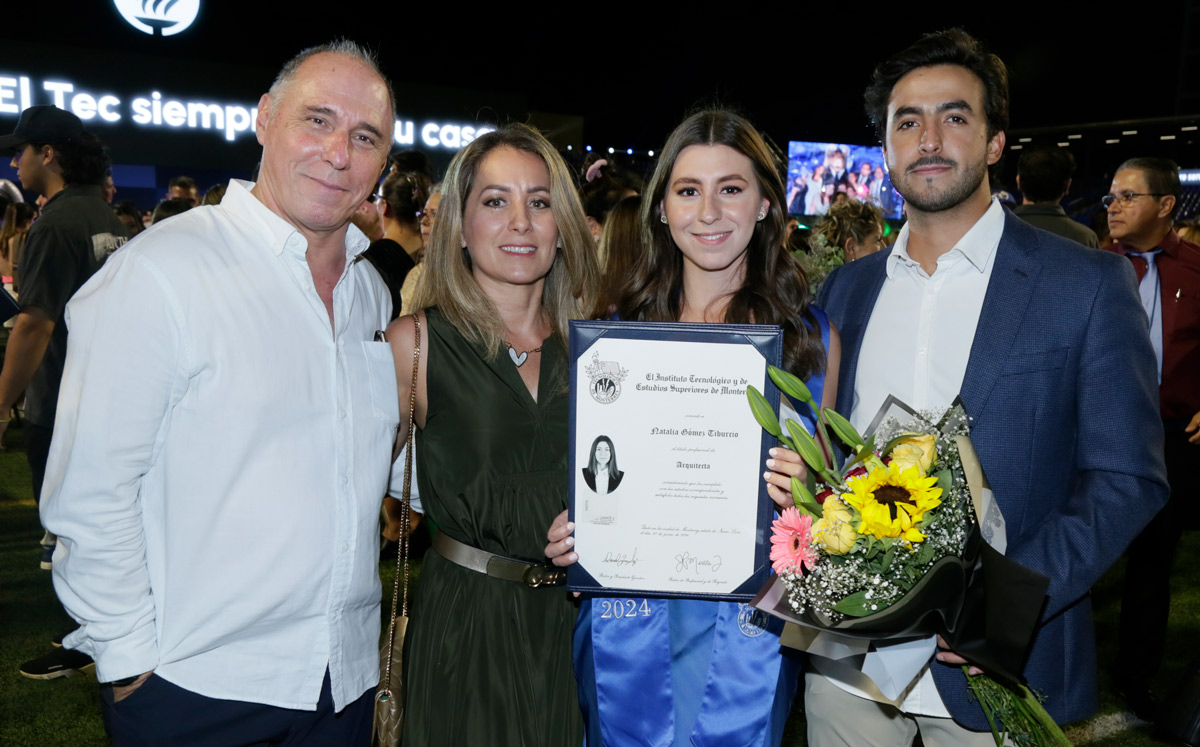 José Antonio Gómez, Susana Tiburcio, Natalia Gómez y César Morfin / Foto: Omar Valdez