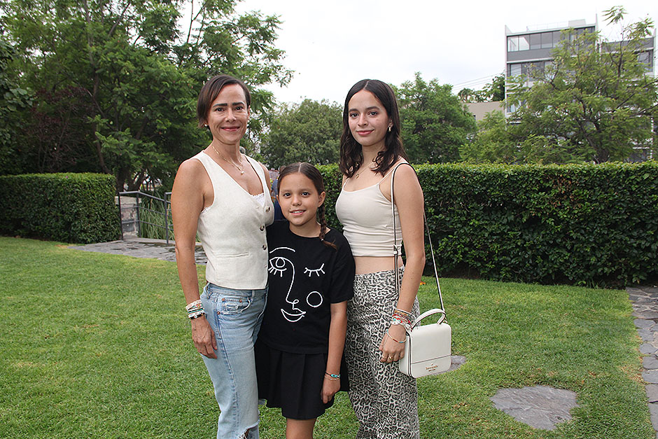 Karla Orozco, Alexa Briseño y Andrea Briseño.
