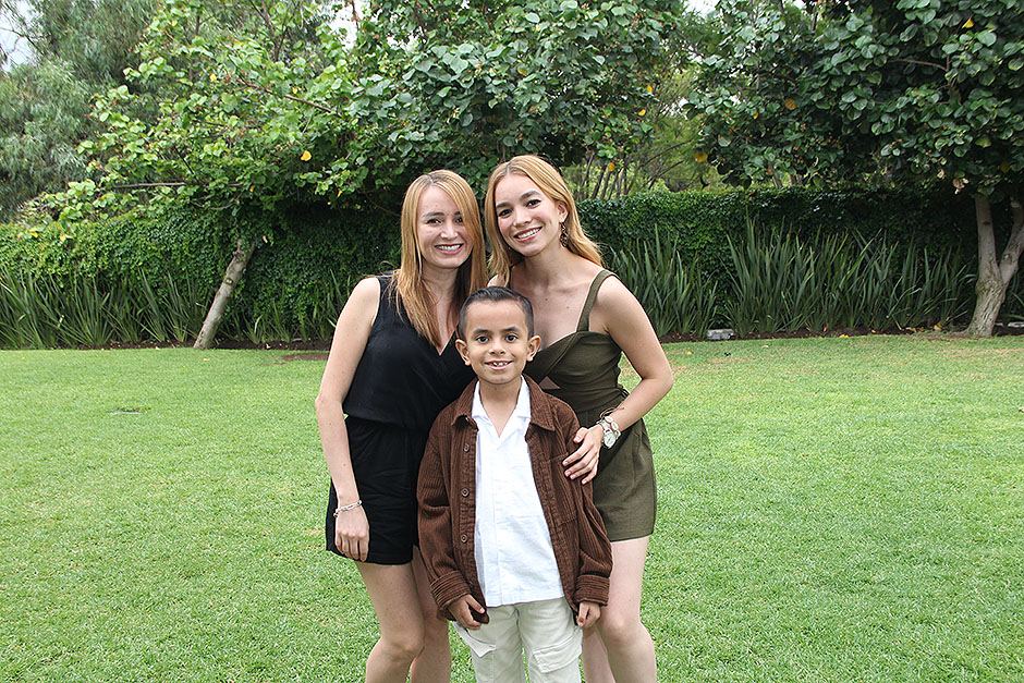 Katya Coronado, Karen Coronado y Rubén Rodríguez.