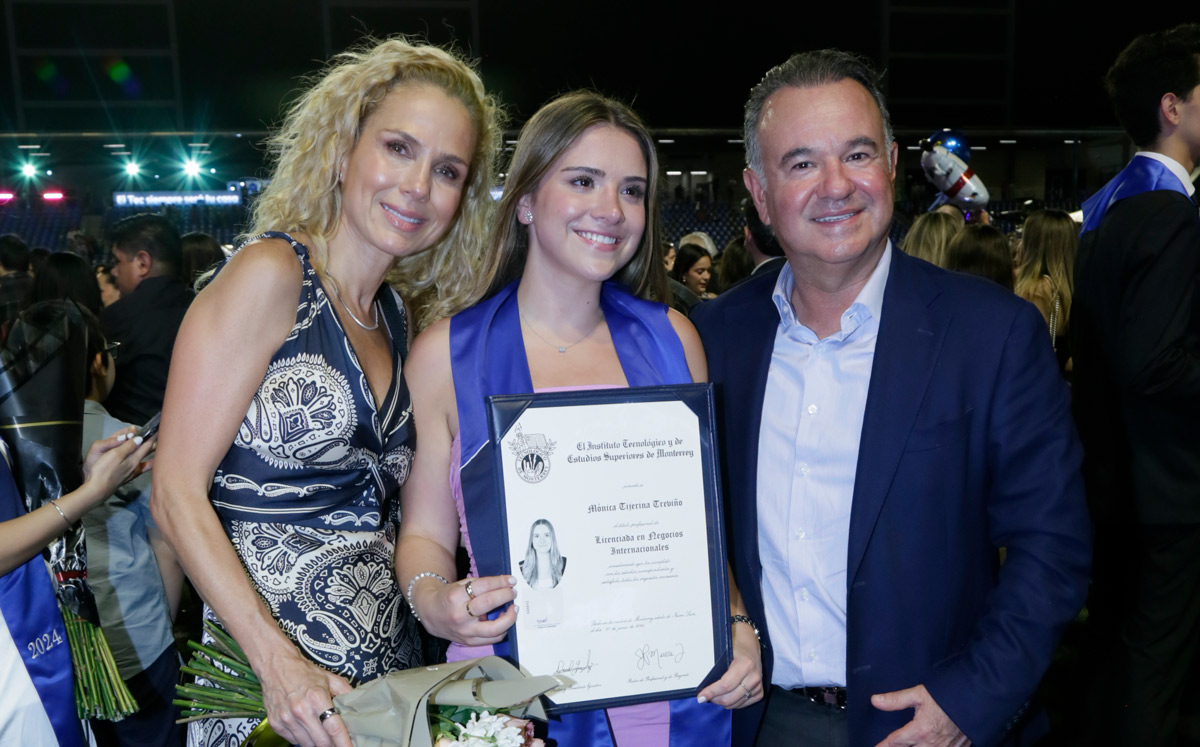 Marcela Treviño de Tijerina, Mónica Tijerina y Óscar Tijerina / Foto: Omar Valdez