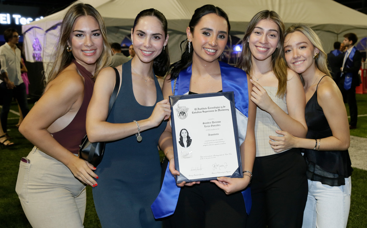 Mariana Garza, Regina Villalobos, Sandra Leija, Valeria Gallegos y Alexa García / Foto: Omar Valdez