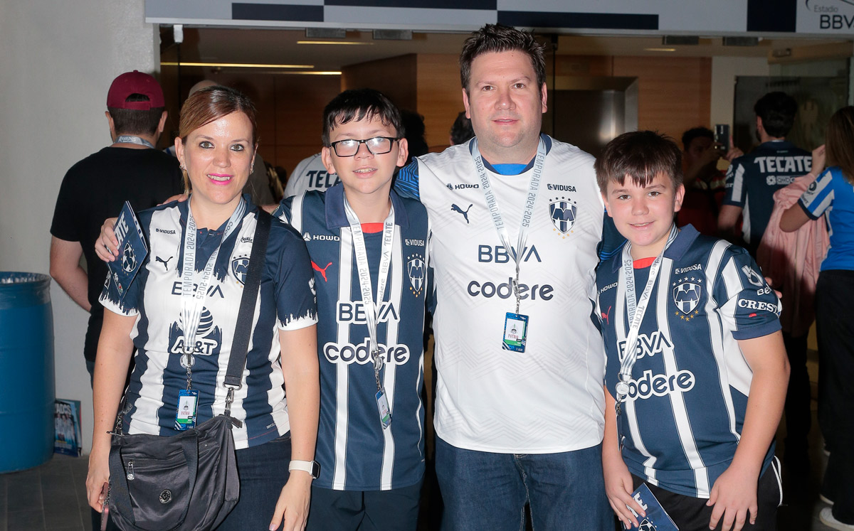 Martha Gómez, Roberto Farías, Roberto Farías y Fernando Farías / Foto: Daniel Saldívar