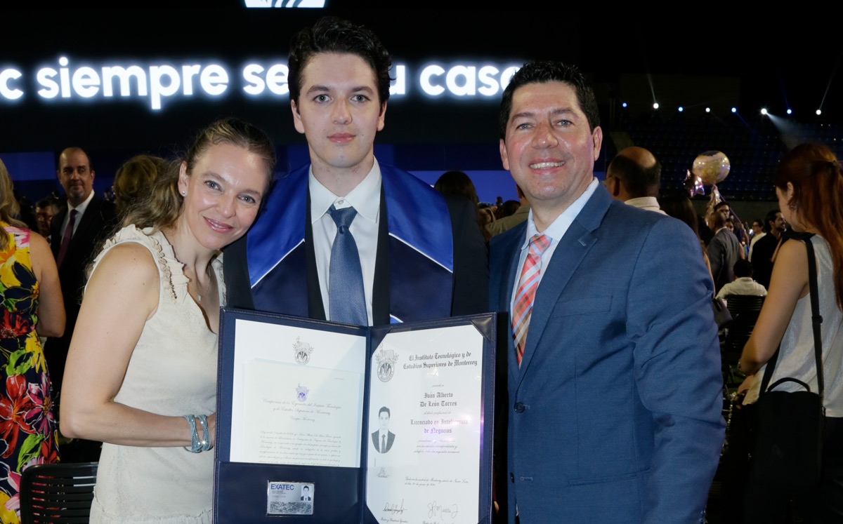 Paty Torres, Iván Alberto De León y Luis De León / Foto: Omar Valdez