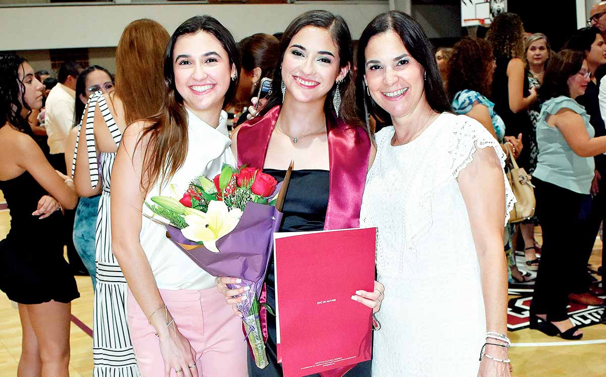 MAJO ORTA, PAULINA ORTA Y SANDY DÍAZ no pararon de sonreír en su graduación