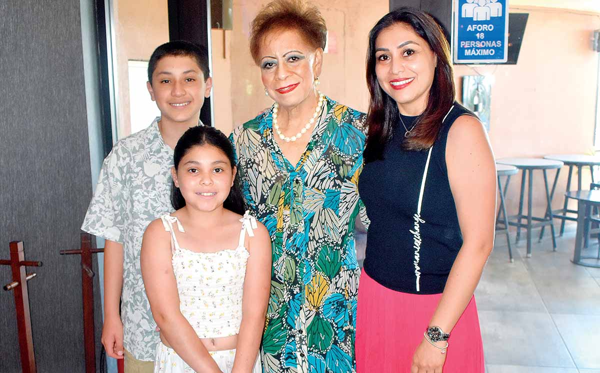 ALEJANDRO NAVARRO, MARTHA GÓMEZ, XIMENA NAVARRO, NORA ALEJANDRA AGUIRRE nos regalaron sus mejores sonrisas