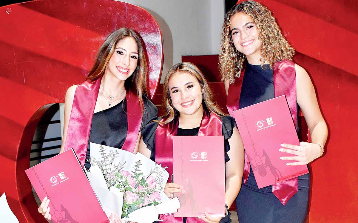 VALERIA RUIZ, ISABELLA RODRÍGUEZ Y MAITANE CONTRERAS felices en su entrega de papeles