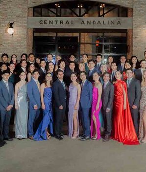 Graduados felices en Central Andalina