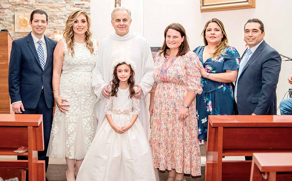 SERGIO CARAVEO, ALEXIA CASTILLO DE CARAVEO, Padre Santiago Santana, CONSAGRADA CLARISSE DESCLEVES, JENNIFER DE MONTERO Y ERIC MONTERO