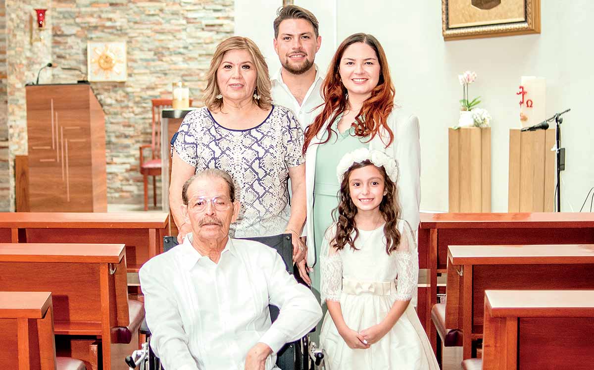SILVIA DE CASTILLO, LUIS GERARDO CASTILLO, ANDREA ALVARADO, PORFIRIO CASTILLO Y ALEXIA CARAVEO nos regalaron sus mejores sonrisas