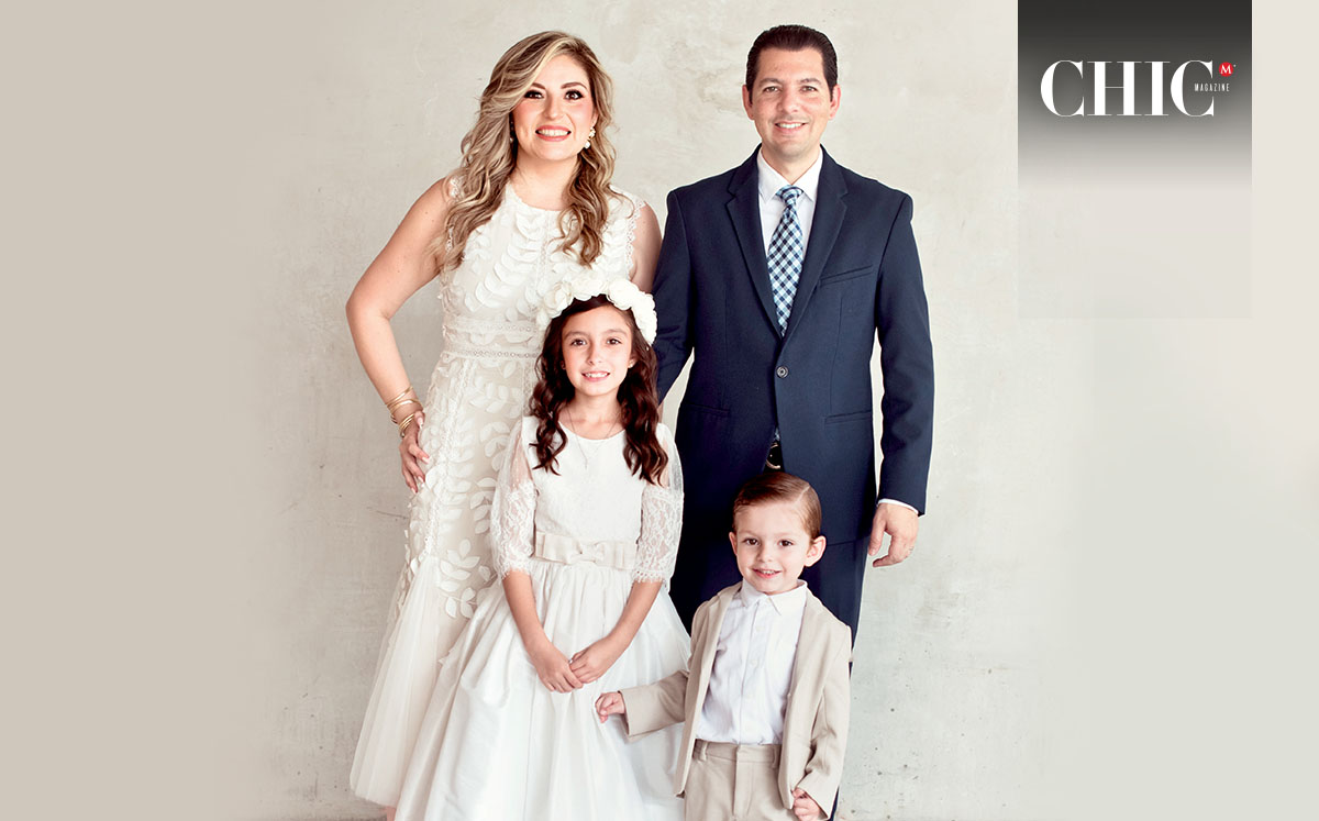 ALEXIA CASTILLO DE CARAVEO, SERGIO CARAVEO JAMES Y SERGIO CARAVEO felices de festejar la primera comunión de  ALEXIA CARAVEO