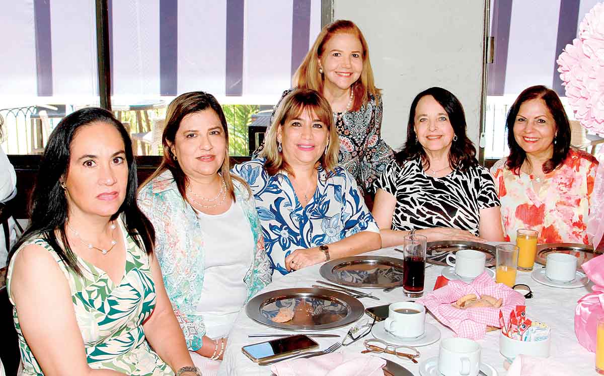 CANDITA MARTÍNEZ, BLANCA MELÉNDEZ, MARTHA DIBELLA, SILVIA CARDENAS, DIANA PÉREZ Y PATRICIA ESCANDÓN llegaron al Centro Deportivo Español