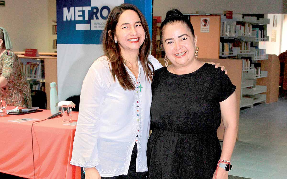 CLARA GOVELA Y GRACIA RAMÍREZ felices y orgullosas en la presentación del libro Mercedes Urbina